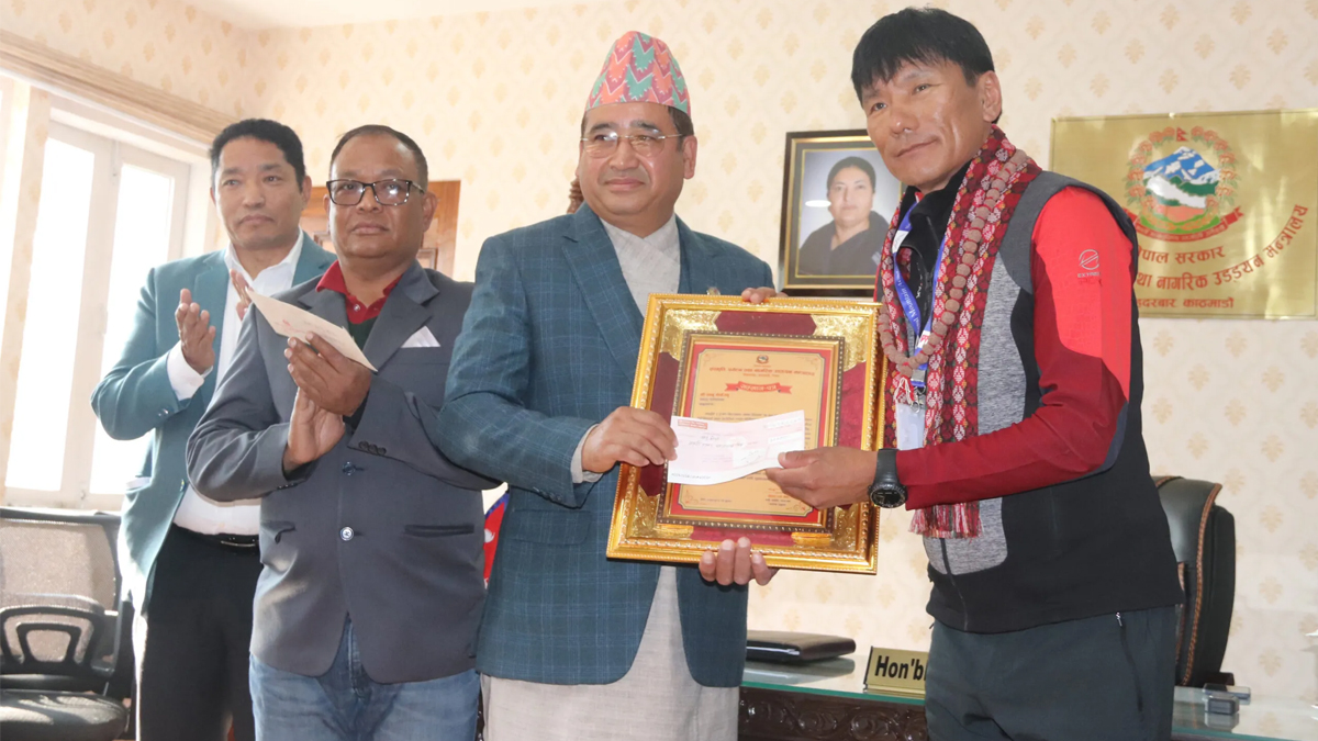 हिमाल आरोही शेर्पालाई सम्मान तथा पुरस्कार